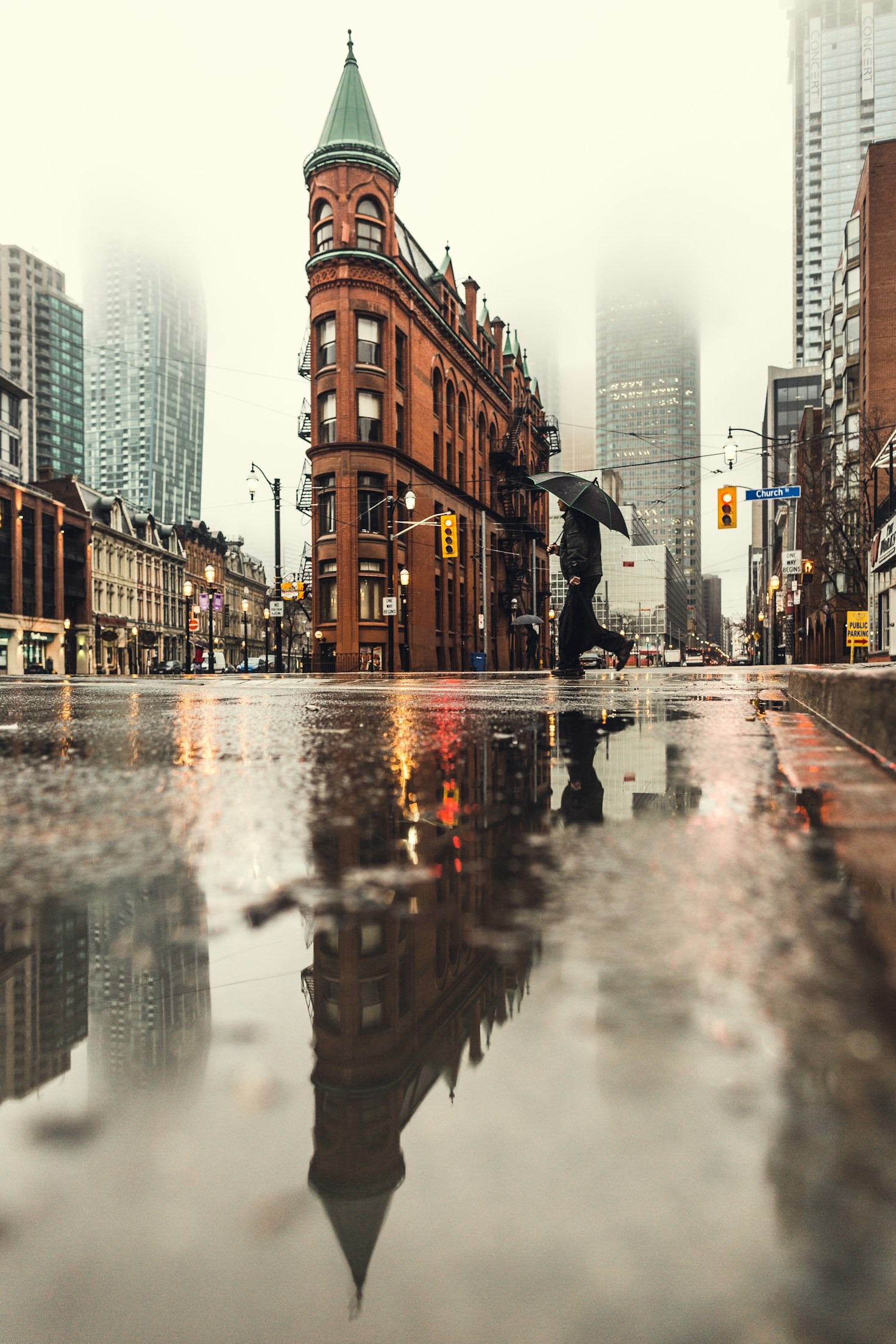 Street Photography: Finding Beauty in Chaos